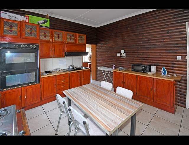 5 BEDROOM HOUSE FOR SALE IN BRIXTON